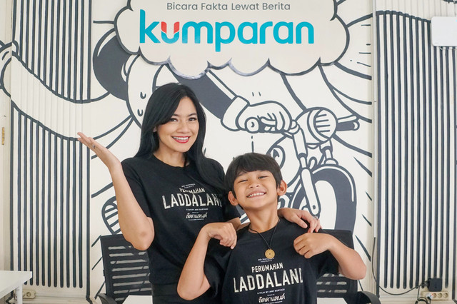Cast Film Perumahan Laddaland Titik Kamal dan Shakeel Fauzi saat mengunjungi kantor kumparan di Pasar Minggu, Jakarta, Rabu (17/6/2026). Foto: Iqbal Firdaus/kumparan