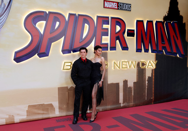 Aktor Tom Holland dan Zendayaberpose saat sesi foto untuk film "Spider-Man: brand new day" di sebuah hotel di Madrid, Spanyol, Senin (15/6/2026). Foto: Thomas Coex / AFP