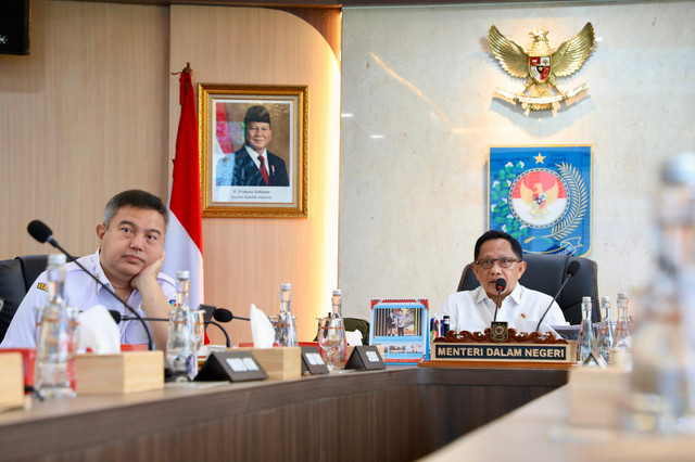 Kasatgas PRR Tito Karnavian saat pimpin rapat koordinasi percepatan rehabilitasi pascabencana Sumatera secara hibrid bersama pemda di Jakarta, Rabu (17/6/2026). Foto: Satgas PRR