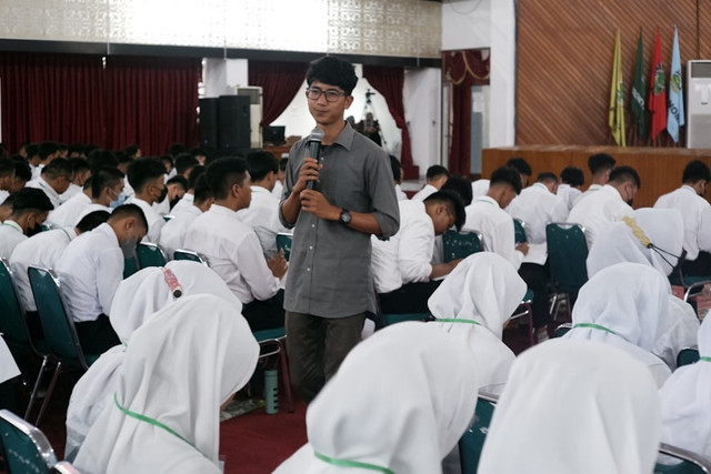 Ilustrasi Kuota SPMB Jatim 2026 yang Wajib Diketahui Calon Siswa, Foto: Unsplash/Herlambang Tinasih Gusti