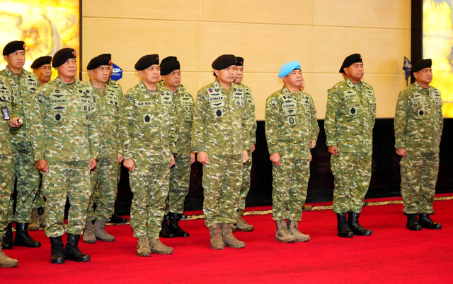 Kasum TNI Letjen TNI Richard Tampubolon memimpin Acara Sertijab Komandan Sekolah Staf dan Komando (Dansesko) TNI dan Panglima Komando Gabungan Wilayah Pertahanan (Pangkogabwilhan) II di Mabes TNI, Jakarta, Rabu (17/6/2026). Foto: Puspen TNI