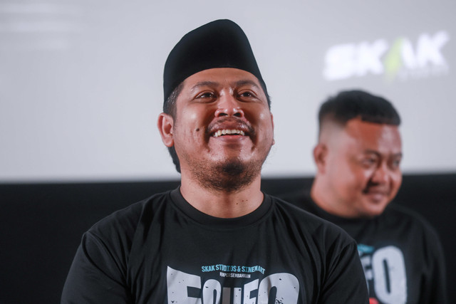 Aktor komedi Trestan Muslim bersama pemain lainnya saat konferensi pers launcing poster film Foufo dikawasan Senayan, Jakarta, Rabu, (17/6/2026). Foto: Dok. Agus Apriyanto