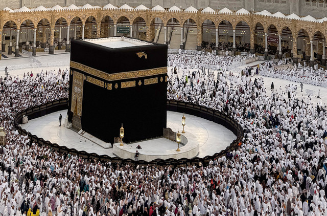 Umat Islam dari berbagai negara melakukan tawaf di Masjidil Haram, Makkah, Arab Saudi, Rabu (17/6/2026) waktu setempat. Foto: Citro Atmoko/ANTARA FOTO