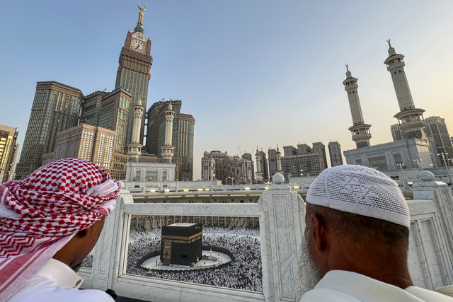 Umat Islam dari berbagai negara melakukan tawaf di Masjidil Haram, Makkah, Arab Saudi, Rabu (17/6/2026) waktu setempat. Foto: Citro Atmoko/ANTARA FOTO