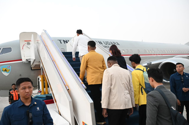 Wapres Gibran Rakabuming mengajak perwakilan mahasiswa dalam kunjungan kerja ke Ende, Gorontalo, dan wilayah Papua dalam rangka memperkuat pengawasan serta menyempurnakan tata kelola program MBG dan KDMP. Foto: Dok. BPMI Setwapres
