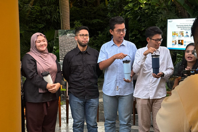Diskusi publik "Eco-Luxury Jakarta: Menyusun Ulang Standar Estetika Kota yang Bersih dan Ramah Lingkungan" yang diselenggarakan oleh Komunitas Muda Itu Kita di Putih Melati Kantin, Cipete Utara, Kebayoran Baru, Jakarta Selatan, Selasa (16/6/2026). Foto: Dok. PAM JAYA