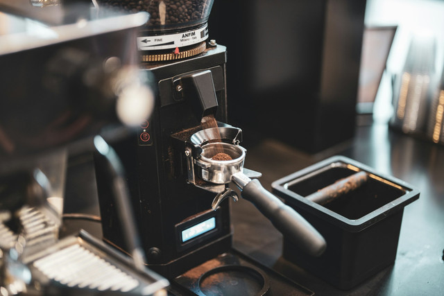 Ilustrasi grinder kopi elektrik terbaik. Foto: Unsplash