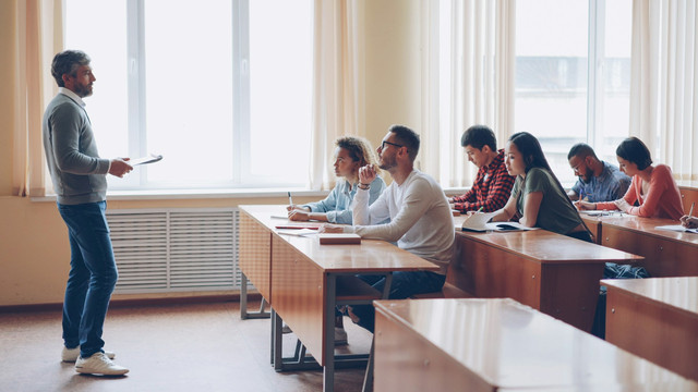 Ilustrasi teks sungkeman perpisahan sekolah. Foto: Unsplash.