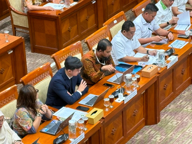 Suasana Rapat dengar Pendapat (RDP) dan Rapat Dengar Pendapat Umum (RDPU) Komisi III DPR RI dengan Dirkrimum Polda Metro Jaya, Perwakilan Korban Travel Umrah Hananiah beserta Kuasa Hukum di Kompleks Parlemen, Senayan, Jakarta, Kamis (18/6/2026). Foto: Jeni Ritanti/kumparan