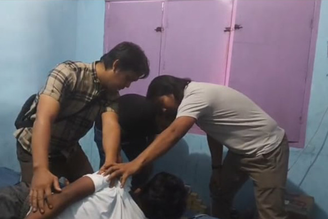 Polisi tangkap dua pelaku pencurian rokok di Indomaret, Sumut. Foto: Dok. Polres Labuhanbatu