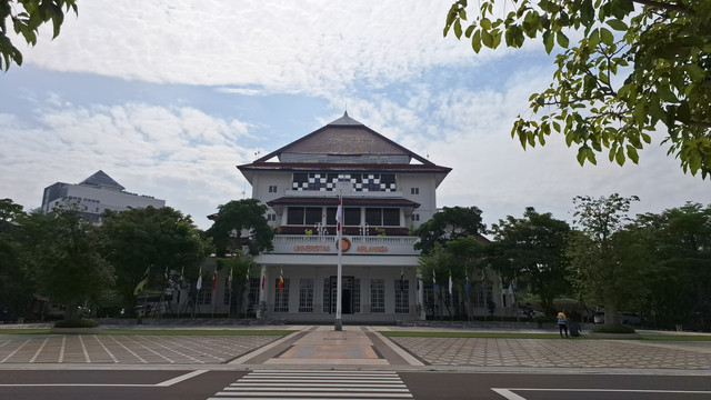 Ilustrasi Kampus Universitar Airlangga (UNAIR). Foto: Faiva Muriandini/Shutterstock