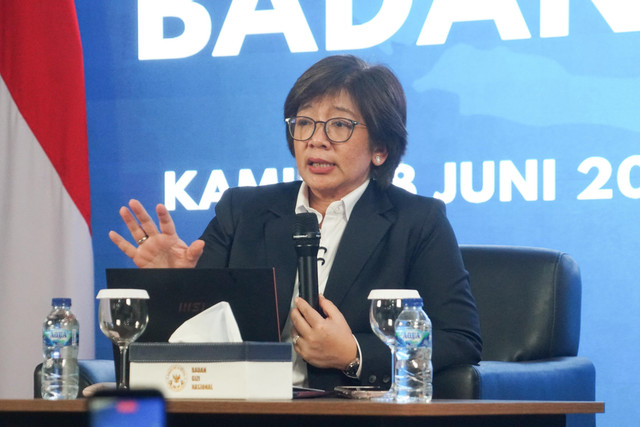 Wakil Kepala Badan Gizi Nasional (BGN) sekaligus Juru Bicara Agustina Arumsari memaparkan materi pada konferensi pers di Kantor Badan Gizi Nasional, Jakarta, Kamis (18/6/2026). Foto: Iqbal Firdaus/kumparan