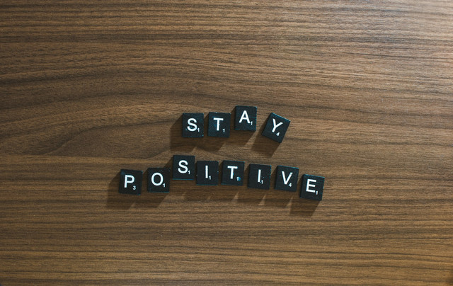 Ilustrasi toxic positivity. Foto Unsplash.