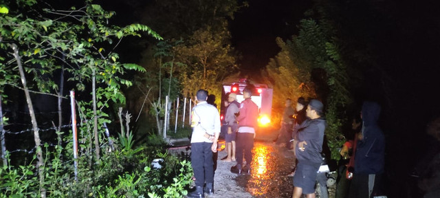 Rumah tempat balita yang terbakar saat ditinggal ayahnya nobar Piala Dunia. Foto: Dok. Polsek Tompobulu
