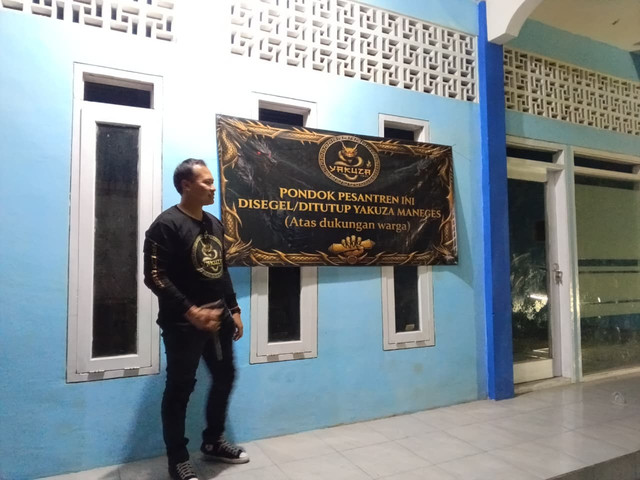 Ponpes Nurul Izzah Bululawang Malang yang disegel Yakuza Manages usai pengasuhnya jadi tersangka pelecehan seksual. Foto: Dok. kumparan