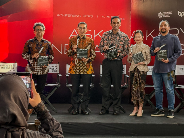 Menbud Fadli Zon serta jajaran Komite Festival Film Indonesia (FFI), dalam acara konferensi pers pembukaan Festival Film Indonesia (FFI) 2026 di Hutan Kota GBK, Jakarta pada Kamis (18/6/2026). Foto: Gitario Vista Inasis/kumparan