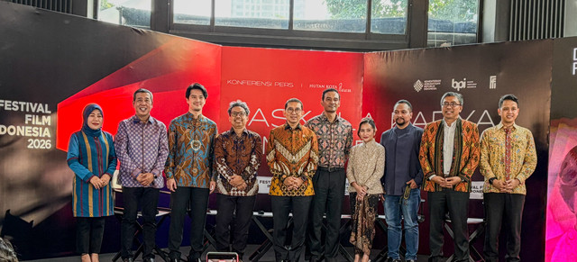 Menbud Fadli Zon serta jajaran Komite Festival Film Indonesia (FFI), dalam acara konferensi pers pembukaan Festival Film Indonesia (FFI) 2026 di Hutan Kota GBK, Jakarta pada Kamis (18/6/2026). Foto: Gitario Vista Inasis/kumparan