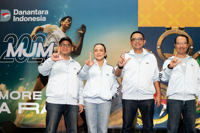 Corporate Secretary Bank Mandiri Adhika Vista (kedua dari kanan), Corporate Communications Visa Indonesia Astri Abyanti (kedua dari kiri), Kepala Dinas Pariwisata D.I Yogyakarta Imam Pratanadi (kanan), dan Race Director MJM 2026 dari iSport, Pandu Bagus Buntaran (kiri) dalam Konferensi Pers MJM 2026 di Yogyakarta, Kamis (18/6). Foto: Dok. Bank Mandiri