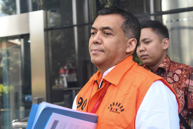 Mantan Wakil Menteri Imigrasi dan Pemasyarakatan (Imipas) Silmy Karim berjalan usai diperiksa di Gedung Merah Putih KPK, Jakarta,Jumat (19/6/2026). Foto: ANTARA FOTO/Reno Esnir