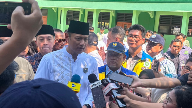 Menteri Koordinator Bidang Infrastruktur dan Pembangunan Kewilayahan Republik Indonesia, Agus Harimurti Yudhoyono (AHY), di Madrasah Tsanawiyah Negeri (MTsN) 1 Kota Bogor, Jumat (19/6). Foto: Dok kumparan