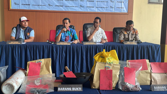 Konferensi pers terkait kasus perampokan sebuah rumah kawasan Menteng di Polres Metro Jakarta Pusat, Jumat (19/6/2026). Foto: Jeni Ritanti/kumparan