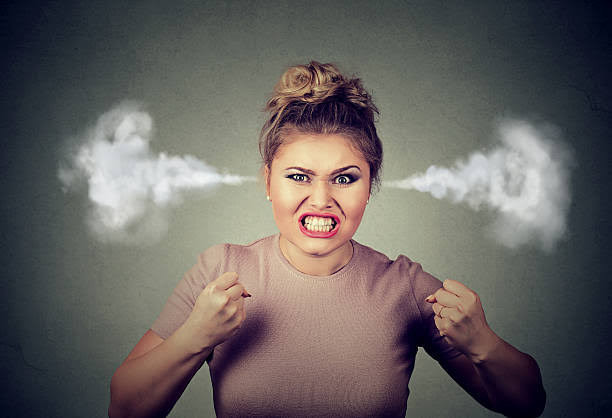 Ilustrasi foto perempuan marah saat datang bulan. Sumber: istockphoto.com