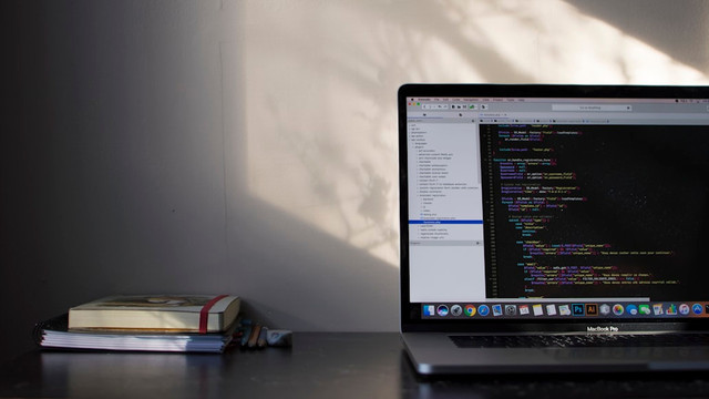 Ilustrasi tools coding. Foto: Unsplash