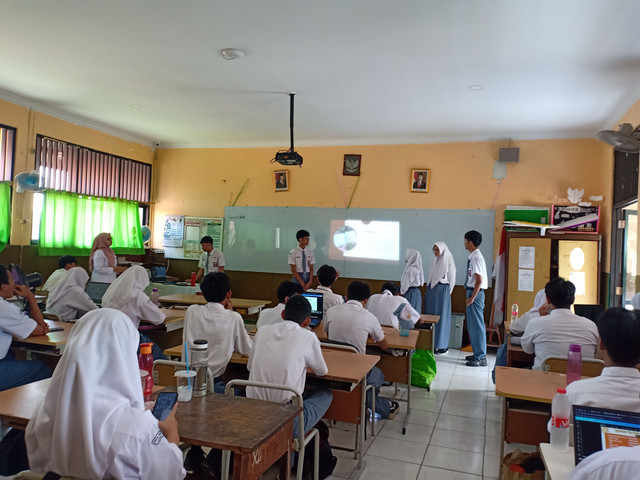 Ilustrasi suasana pembelajaran di SMA Negeri 93 Jakarta. (Dokumentasi Pribadi)
