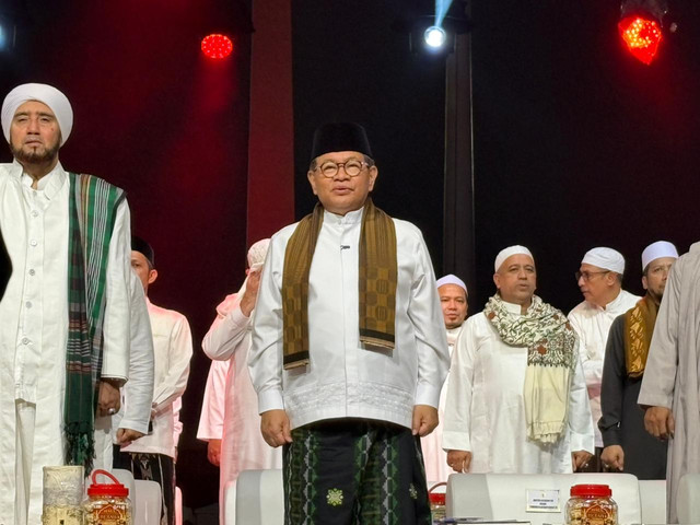 Gubernur DKI Jakarta Pramono Anung menghadiri Haul Akbar Ulama dan Habaib Betawi di Plaza Selatan Monas, Jakarta, Jumat (19/6). Foto: Nauval Pratama/kumparan