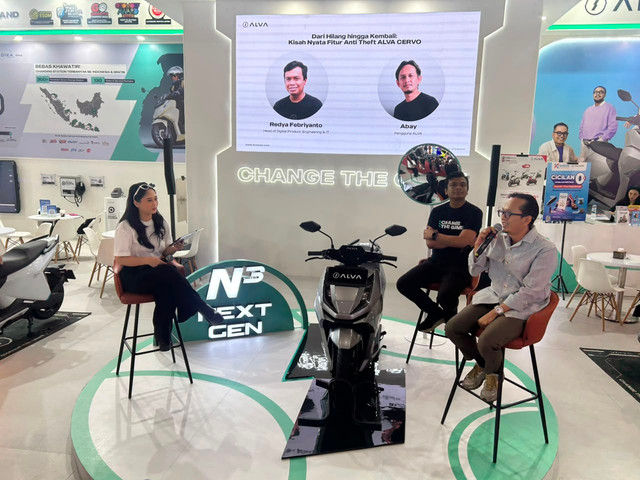 Sesi gelar wicara Alva dan konsumen di Jakarta Fair Kemayoran. Foto: Sena Pratama/kumparan