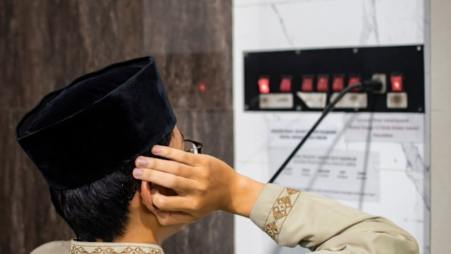 Ilustrasi cara menjawab adzan.Foto: Masjid Pogung Dalangan / Unsplash