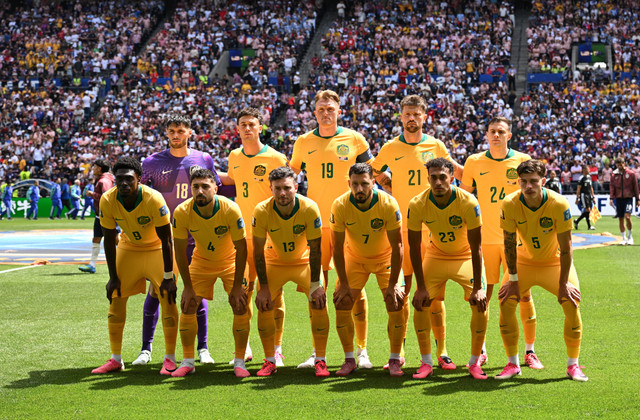 Para pemain timnas Australia berfoto bersama sebelum dimulainya pertandingan Grup D Piala Dunia FIFA 2026 melawan Australia di Stadion Seattle, Washington, AS, Jumat (19/6/2026). Foto: Troy Wayrynen/REUTERS