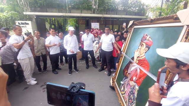 Presiden ke-7 Joko Widodo ultah ke-65 secara sederhana bersama masyarakat di kediamannya di Solo, Minggu (21/6/2026). Foto: kumparan