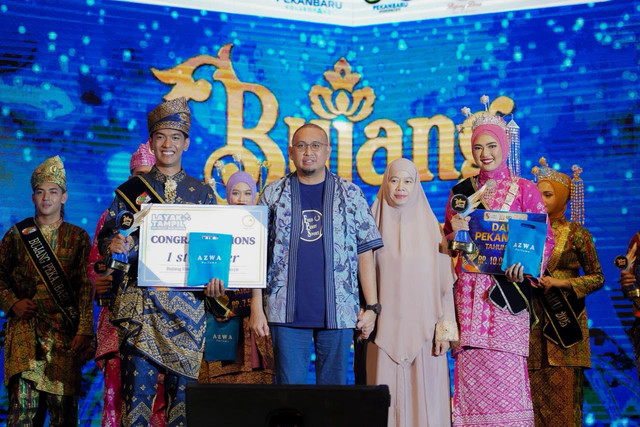 Wakil Ketua Komisi VI DPR RI sekaligus Wakil Ketua Fraksi Gerindra DPR RI Andre Rosiade menghadiri Grand Final Pemilihan Bujang Dara Kota Pekanbaru Tahun 2026 yang digelar di halaman Mal Pelayanan Publik (MPP) Pekanbaru, Sabtu (20/6/2026) malam.  Foto: Dok. Istimewa
