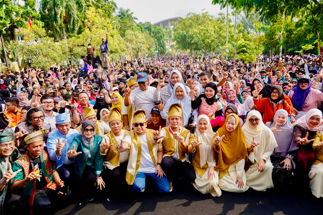 Peringatan HUT ke-242 Kota Pekanbaru mencetak rekor MURI lewat sajian Ketan Talam Durian sepanjang 1 kilometer yang dinobatkan sebagai yang terpanjang di dunia, Minggu (21/6/2026). Foto: Dok. Istimewa