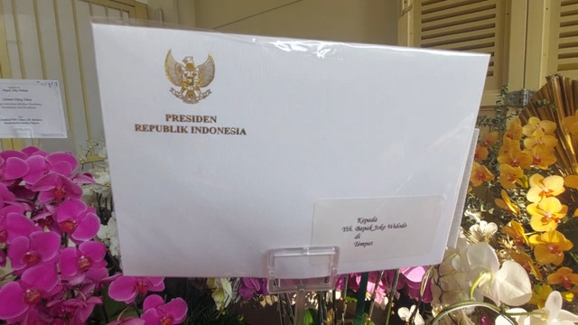 Presiden ke-7 Joko Widodo (Jokowi) menerima kiriman bunga anggrek dari sejumlah tokoh pada momen ulang tahunnya yang ke-65, Minggu (21/6). Foto: kumparan