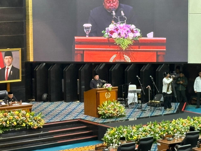 Wakil Gubernur DKI Jakarta Rano Karno saat pidato dalam Rapat Paripurna HUT ke-499 Jakarta di Gedung DPRD Provinsi DKI Jakarta, Senin (22/6). Foto: Nauval Pratama/kumparan