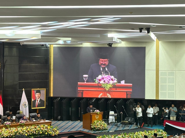 Wakil Gubernur DKI Jakarta Rano Karno saat pidato dalam Rapat Paripurna HUT ke-499 Jakarta di Gedung DPRD Provinsi DKI Jakarta, Senin (22/6). Foto: Nauval Pratama/kumparan