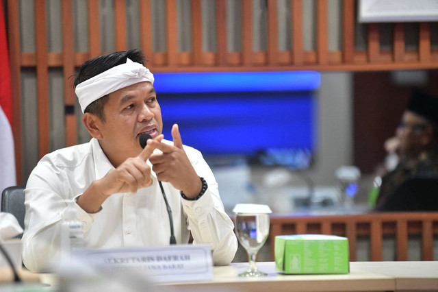 Gubernur Jabar Dedi Mulyadi ajak sekolah swasta buka akses bagi siswa tidak mampu yang belum diterima di sekolah negeri, Jumat (19/6/2026). Foto: Dok. Diskominfo Jabar