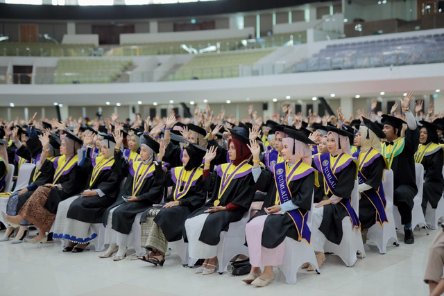 UMS Cetak 1.217 Lulusan Baru dari Sarjana hingga Doktor