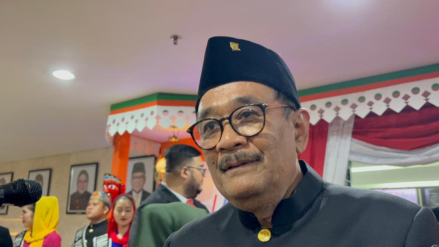 Mantan Gubernur DKI Jakarta Djarot Saiful Hidayat usai Rapat Paripurna HUT ke-499 Jakarta di Gedung DPRD DKI Jakarta, Senin (22/6). Foto: Nauval Pratama/kumparan