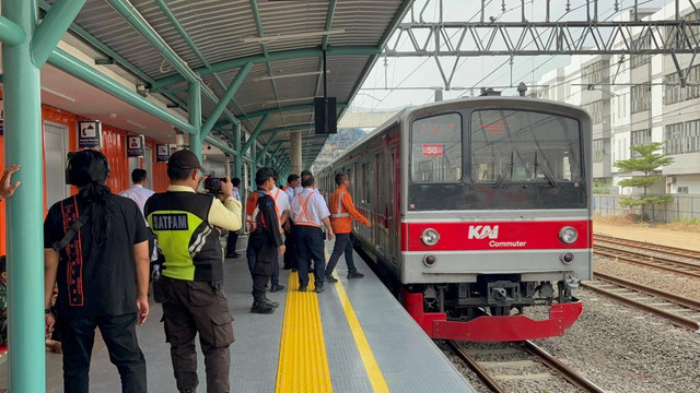 Stasiun KRL JIS di kawasan Jakarta Utara, Senin (22/6). Foto: Nauval Pratama/kumparan