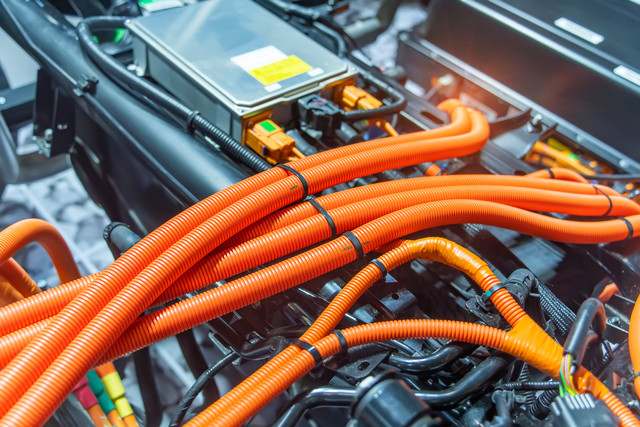 Ilustrasi wiring atau perkabelan industri otomotif. Foto: asharkyu/Shutterstock