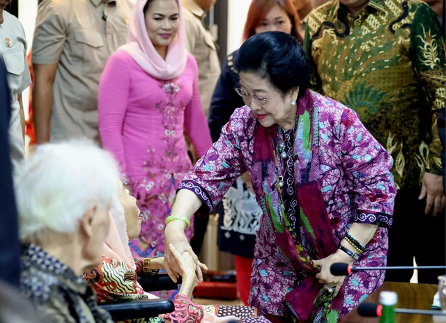 Presiden ke-5 RI sekaligus Ketua Umum DPP PDI Perjuangan Megawati Soekarnoputri menerima kunjungan sejumlah tokoh nasional yang tergabung dalam Gerakan Nurani Bangsa (GNB). Foto: Dok. PDIP