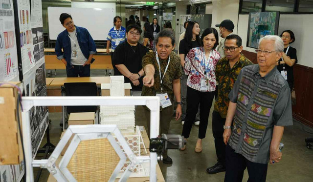 Fakultas Desain Universitas Pelita Harapan (FD UPH) resmi membuka rangkaian UPH Design Week 2026 di Pelita Gallery, Kampus UPH Lippo Village, Tangerang. Mengusung tema ‘True Design–True Impact’, kegiatan yang berlangsung pada 19–27 Juni 2026 ini menegaskan bahwa desain tidak hanya berbicara tentang estetika dan fungsi, tetapi juga tentang pemahaman terhadap manusia dan budaya untuk menghadirkan dampak yang bermakna.