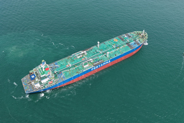 Kapal tanker MT Gamkonora yang membawa 450.000 barel crude oil untuk pasokan dalam negeri. Foto: Dok. Pertamina Patra Niaga
