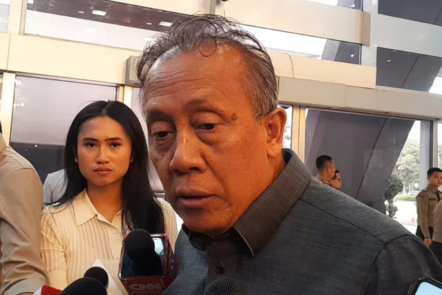 Wakil Ketua DPR Saan Mustopa memberikan keterangan usai menerima audiensi perwakilan Dewan Pengurus Nasional Koalisi Nasional Reforma Agraria (DPN Knara) dan masyarakat adat di Kompleks Parlemen, Senayan, Jakarta, Senin (22/6/2026). Foto: Jeni Ritanti/kumparan