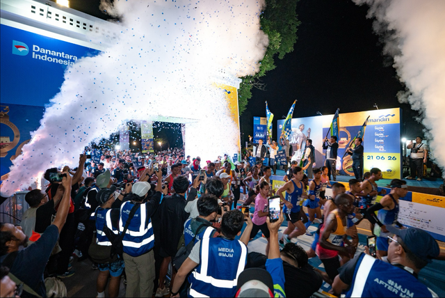 Flag off Mandiri Jogja Marathon 2026 di Candi Prambanan, Yogyakarta pada Minggu (21/6). Foto: Dok. Bank Mandiri