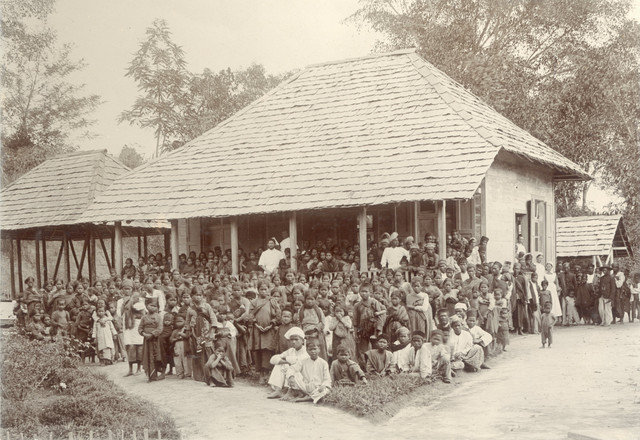 Poliklinik di kompleks Rheinische Missionsgesellschaft (RMG) di Pearaja dekat Tarutung (1910). Foto: KITLV