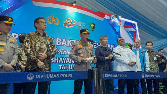 Doorstop Kapolri Jenderal Listyo Sigit Prabowo soal acara Puncak Bakti Kesehatan Dalam Rangka Peringatan Ke-80 Hari Bhayangkara Tahun 2026 di Sespolwan Lemdiklat Polri, Jakarta Selatan, Selasa (23/6/2026). Foto: Rayyan/kumparan 